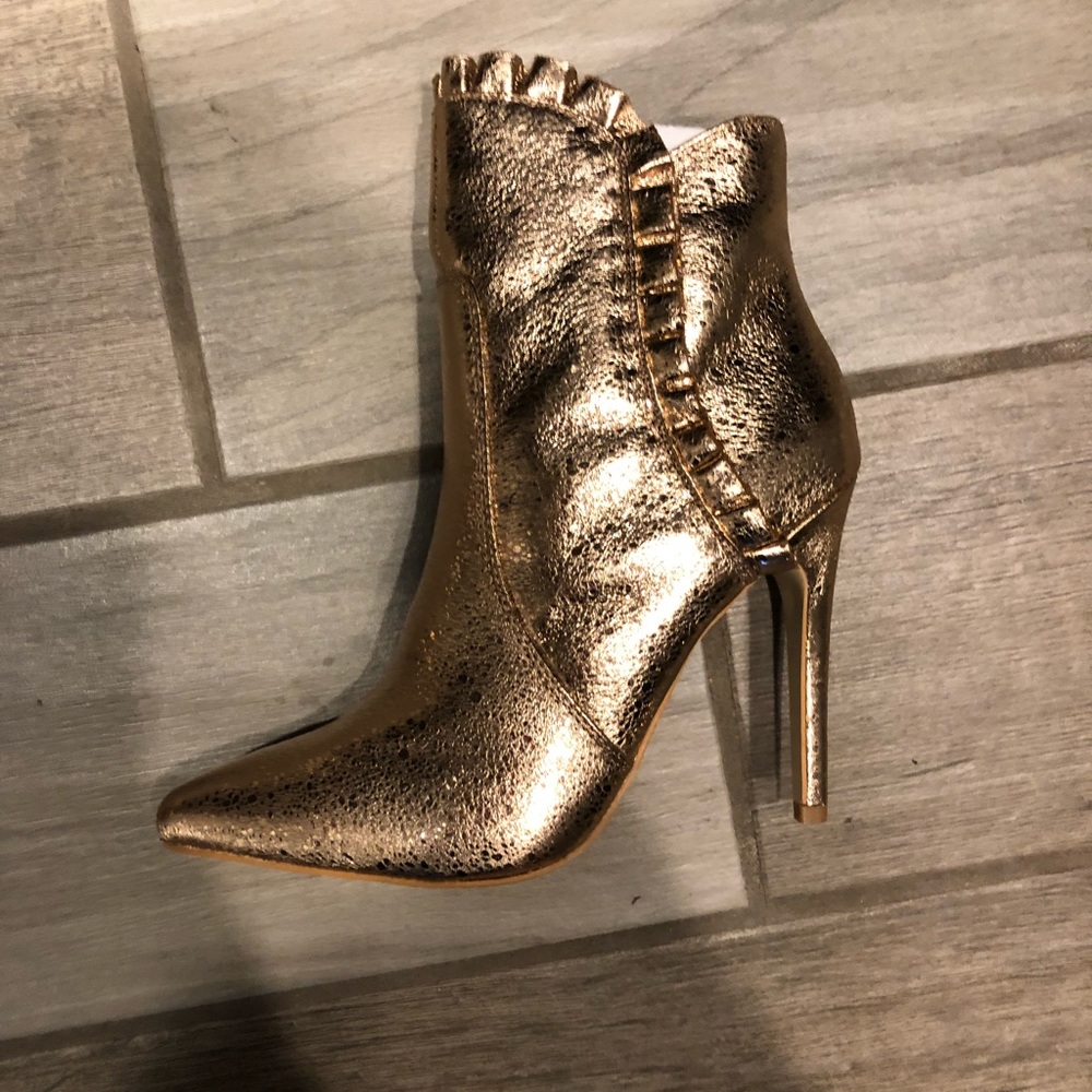 New Shoe Dazzle Bootie rose gold
